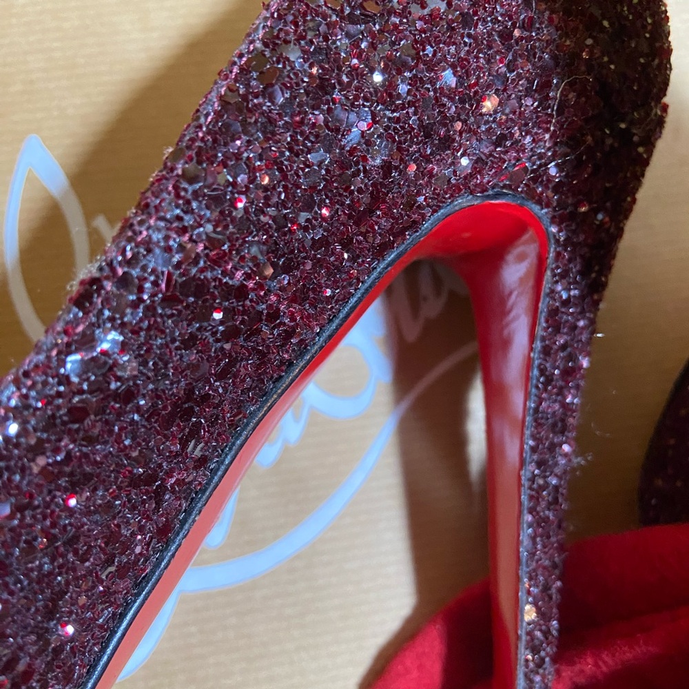 Gorgeous Louboutin Ruby red pumps! - Picture 3 of 8